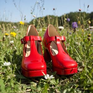 Women' Chase & Chloe Red Patent T-Bar Mary Jane Platform Heels Size 10